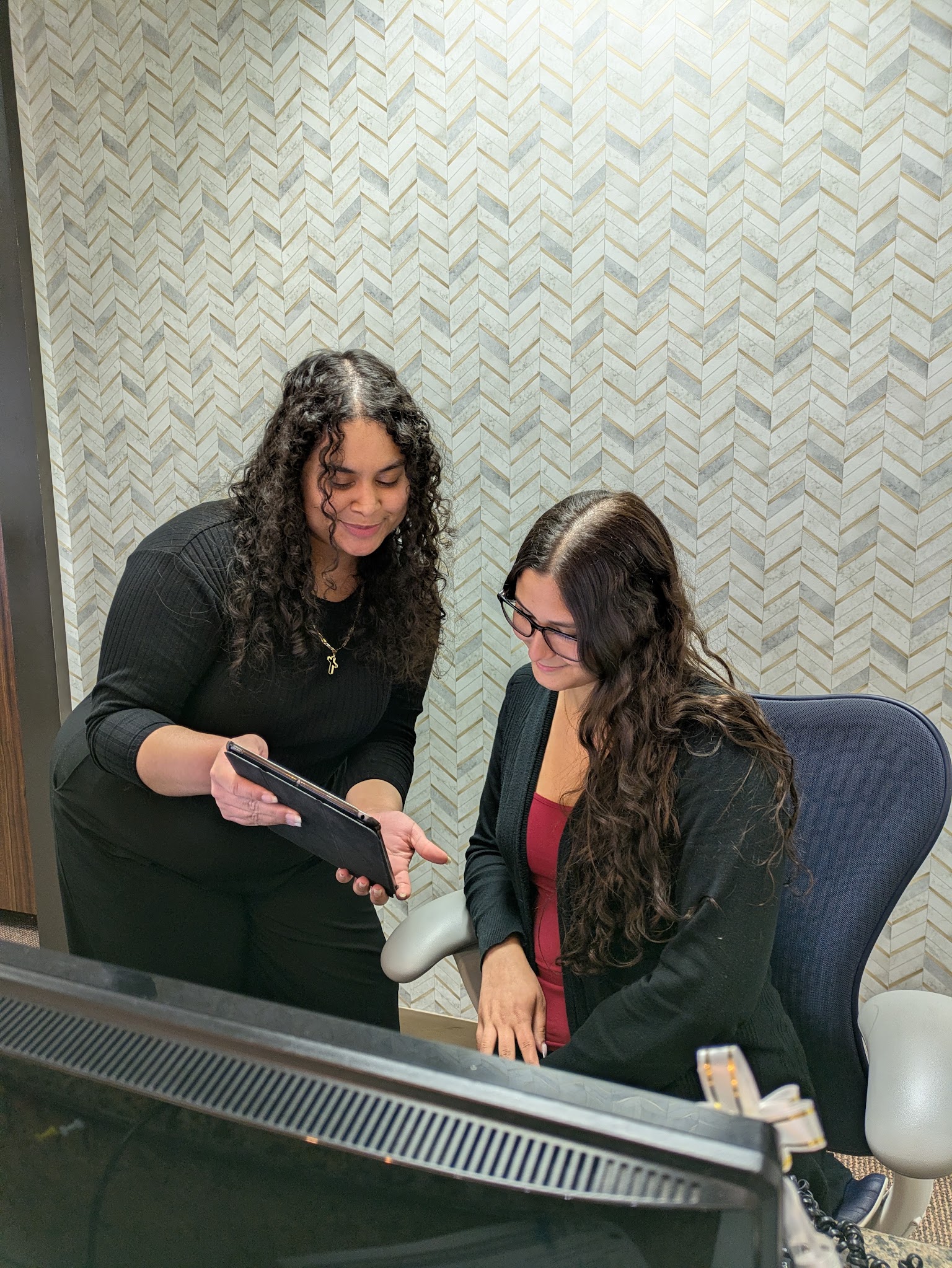 A patient and the front desk going through her plan